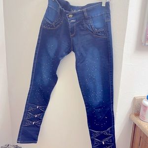 Blue jeans size 34 (medium)